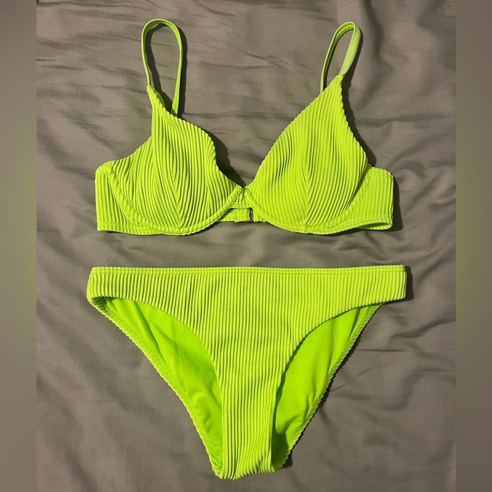 HOLLISTER Underwire Bikini Set Women’s Size S/M